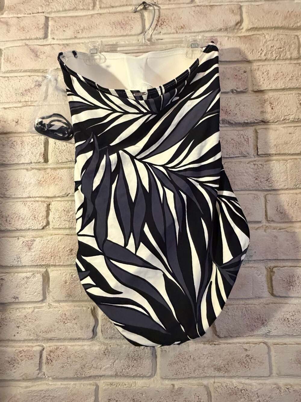 Anne Cole Twist-Front Bandeau One-Piece Swimsuit in Black and White Palm Print - Picture 2 of 5
